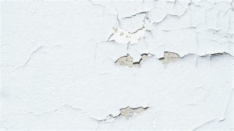 cracked wall needs repair